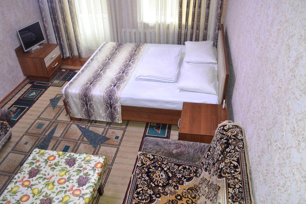 Friends Guest House & Hostel Бишкек Экстерьер фото