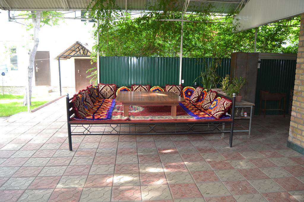 Friends Guest House & Hostel Бишкек Экстерьер фото