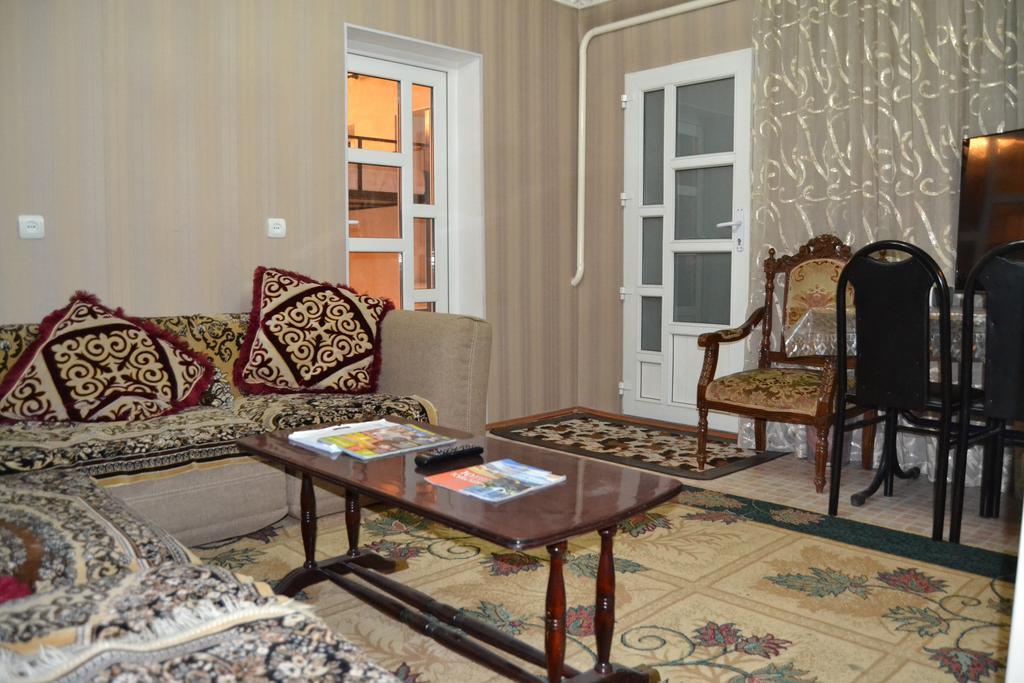 Friends Guest House & Hostel Бишкек Экстерьер фото